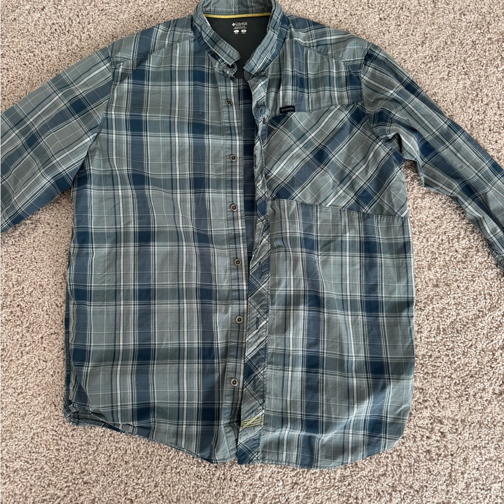 Columbia Men's Blue and Gray Plaid Button Down Shirt